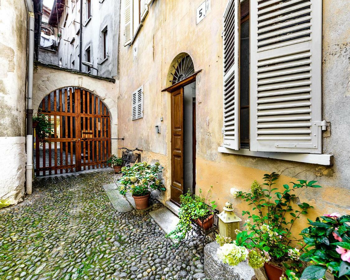 Al Vicolo Del Gallo Varallo Luaran gambar