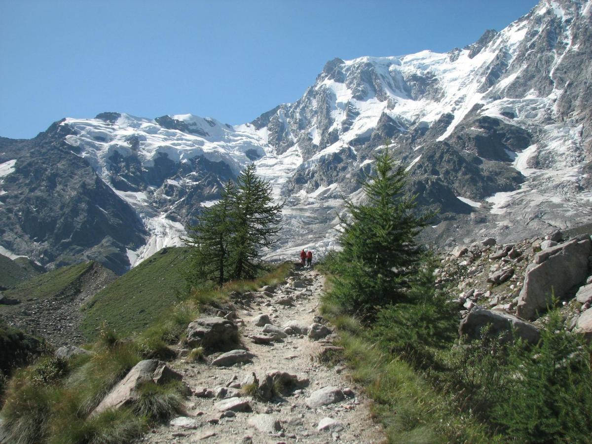 Al Vicolo Del Gallo Varallo Luaran gambar